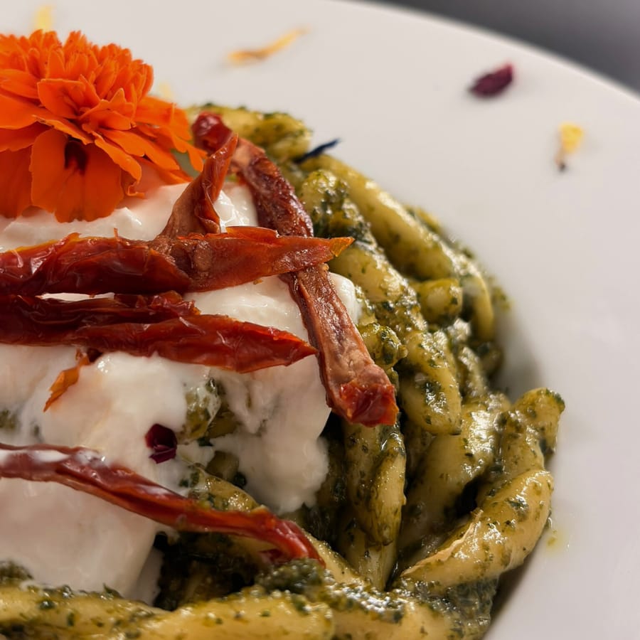 Trofie al pesto con burrata
