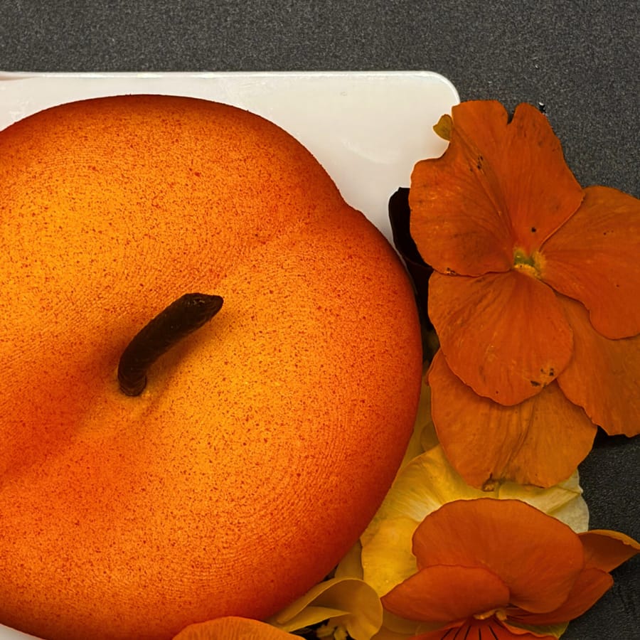 Dessert all'arancia con fiori