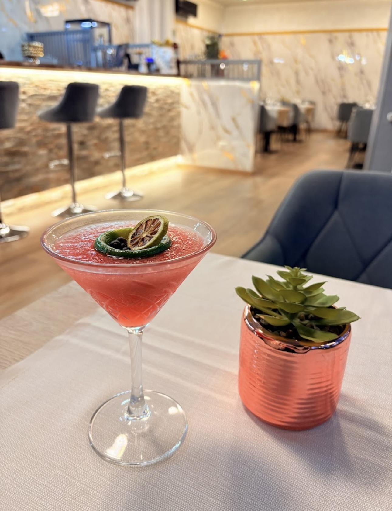 Cocktail nella sala Hedoné