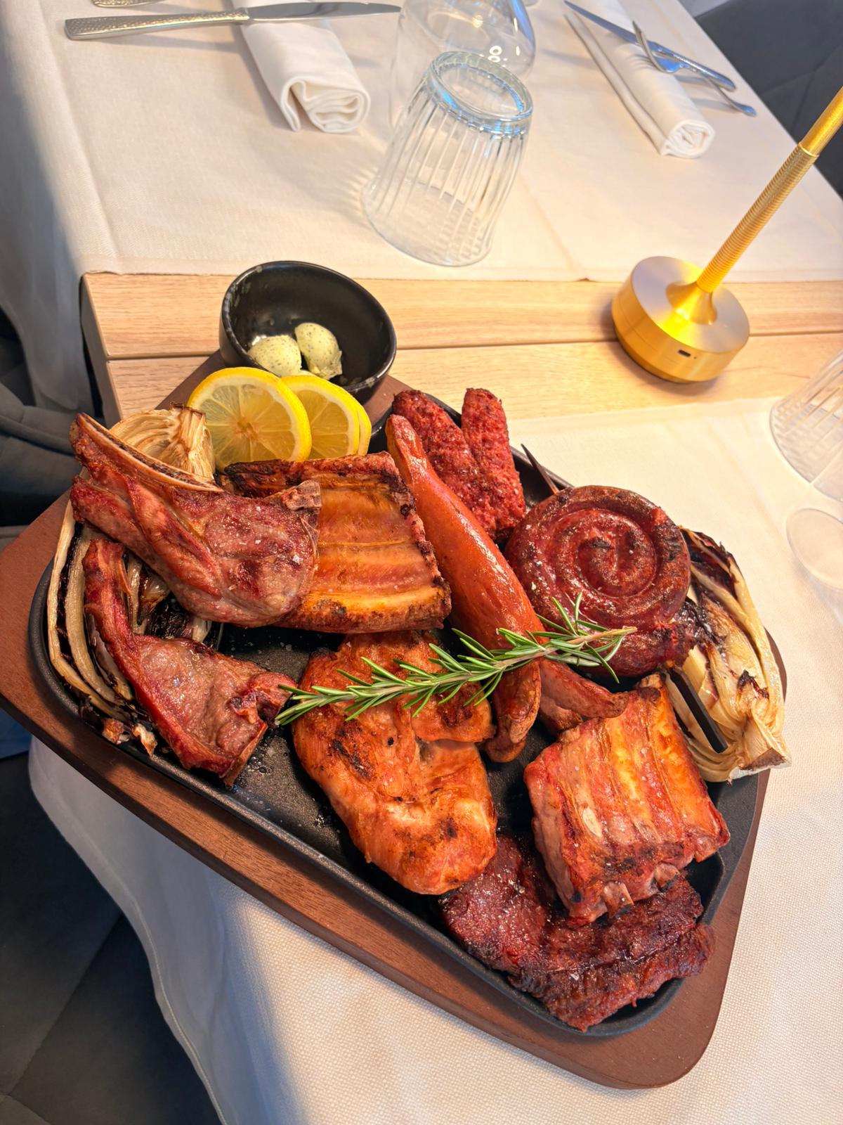 Grigliata mista con agnello, picanha, salsiccia e costine