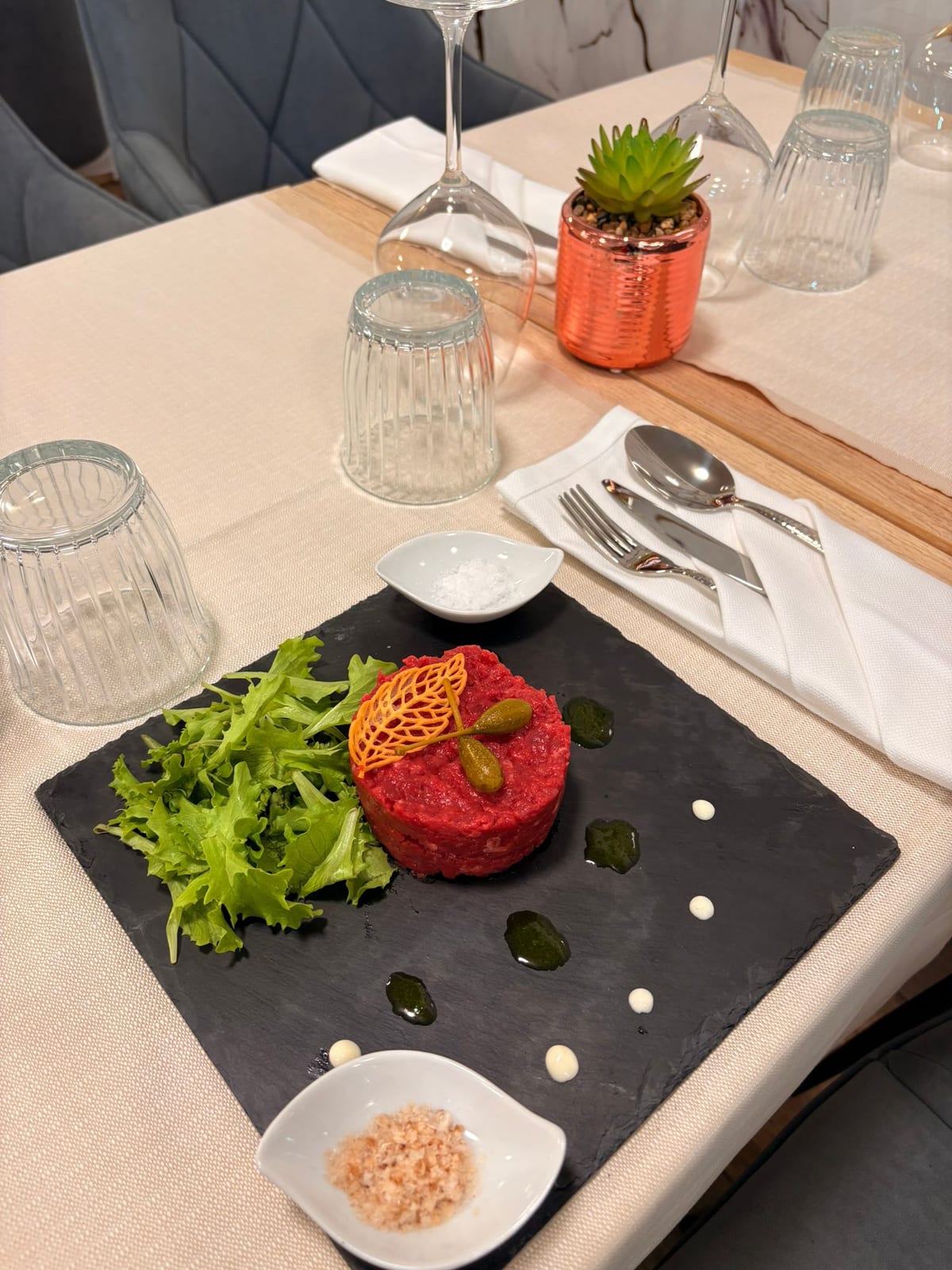 Tartare di Fassona piemontese battuta al coltello