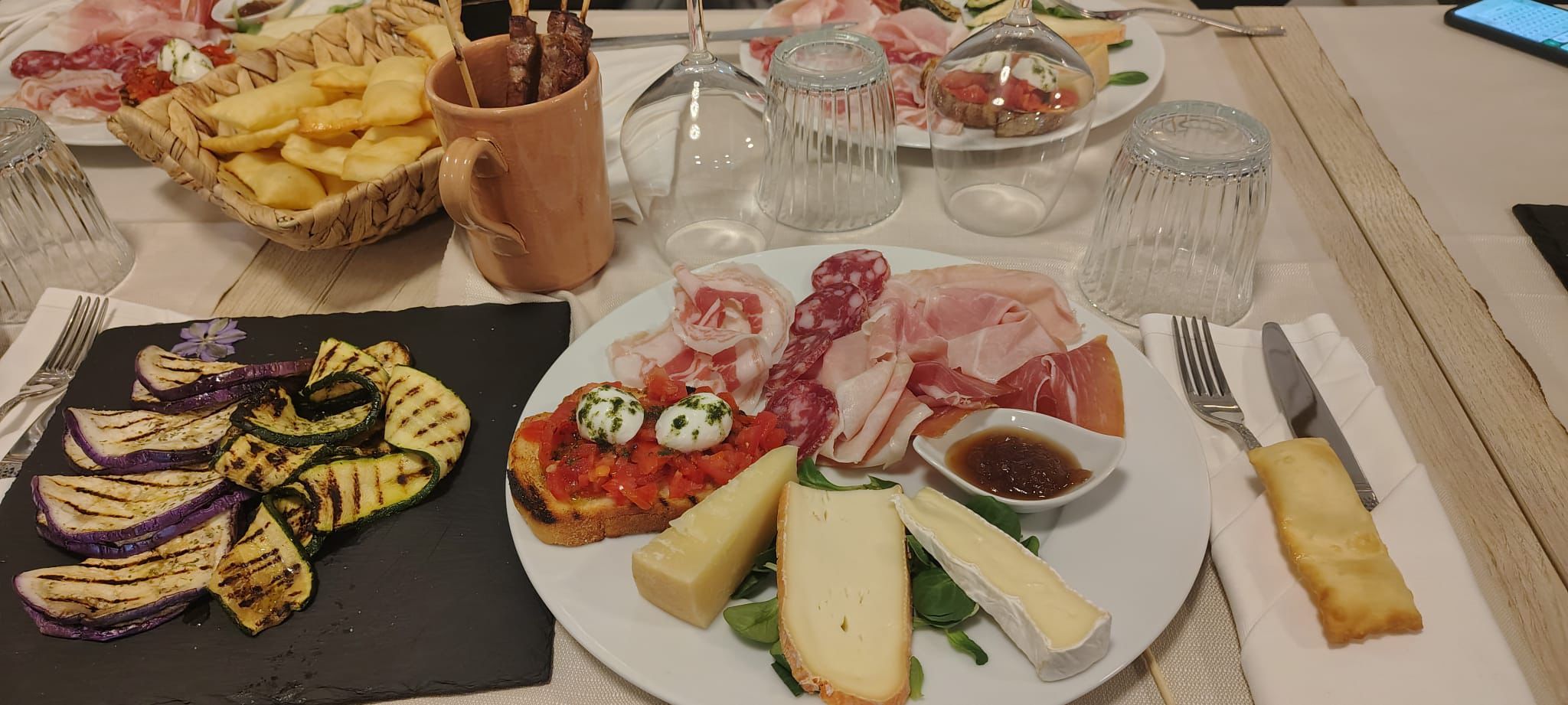 Tagliere di salumi e formaggi da Hedoné
