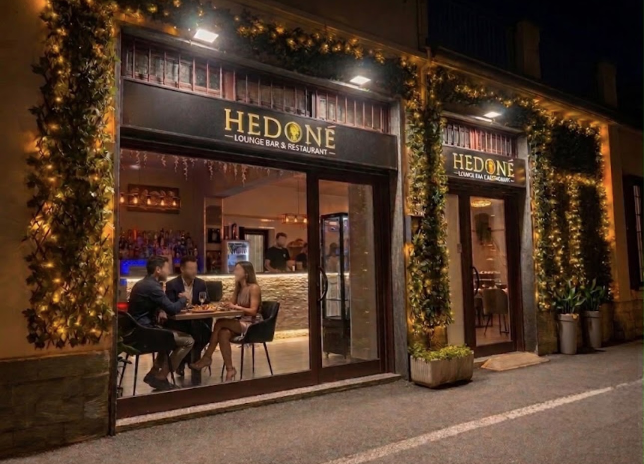 L'ingresso di Hedoné di sera